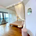 Warsaw Skyline View, City Loft With Parking Space