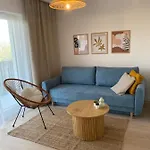 Metro Szwedzka Apartament Orange