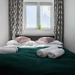 1-Bedroom Warsaw Noakowskiego Apartment With City View By Ecru Wwa55