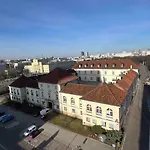 Bright 7Th Floor Central Home With Balcony & View