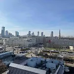 Bright 7Th Floor Central Home With Balcony & View