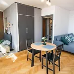 Bright 7Th Floor Central Home With Balcony & View