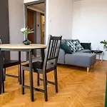 Bright 7Th Floor Central Home With Balcony & View
