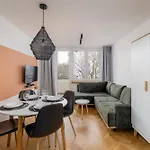 Muranow Modern Apartment With Balcony Ecru Wwa70