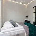 Emerald Residence Warsaw With Parking By Noclegi Renters