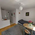 Center Pge Coworking Apartment