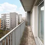 Metro Mlynow Homely Apartment