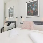 City Panorama Spacious Apartment By Renters Prestige