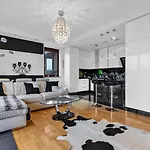 Sokratesa Business Apartments - 52M2 Terrace, Parking, Metro Nearby - By Rentujemy