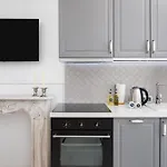 Rent Like Home - Mila 9