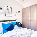 Gorgeous Historic Tenement Apt. - New Town Square!