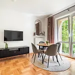 Metro Raclawicka Homey Apartment