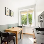 Metro Raclawicka Homey Apartment