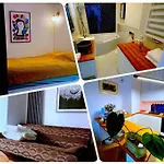 Old Town Praga-Smart Home, Garage