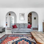 Wonderful 2- Bedroom Apartment With Soul Wwa70