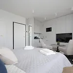 Exclusive And Modern Studios In Warsaw With Air Conditioning And Desk By Renters Prestige