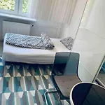 Cozy Private Room Near Metro Ratusz