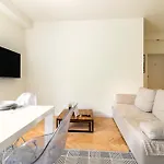 Renovated 3 Room Apt. Near Polin/Oldtown