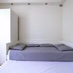 Renovated 3 Room Apt. Near Polin/Oldtown