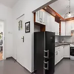 Apartment Chmielna 2 By Your Freedom