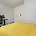 Spacious Family Apartment With Garden & Parking By Noclegi Renters