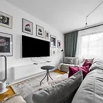 Skierniewicka Apt - Parking, Workspace, Balcony - By Rentujemy