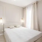 Luxe & Tranquil Gem - Terrace - Jacuzzi - Parking!