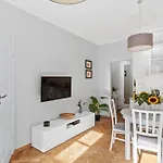 Cute Apartment In The Historic Old Town Of Warsaw