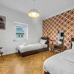 Plac Zbawiciela Spacious Apartment