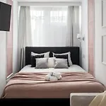 So Chic! 2-Bedroom Urban Suite 900M To Central Station Metro Rondo Onz
