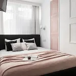 So Chic! 2-Bedroom Urban Suite 900M To Central Station Metro Rondo Onz