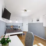 Clicktheflat Wilson Square Apart Rooms