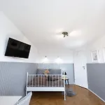 Clicktheflat Wilson Square Apart Rooms