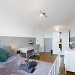 Clicktheflat Wilson Square Apart Rooms