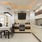 Urban Chic - One Bedroom Apartment -Luxury Warsaw Stays - Grzybowska 5