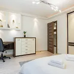 Urban Chic - One Bedroom Apartment -Luxury Warsaw Stays - Grzybowska 5
