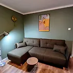 Cozy 2Rm Apartment With 2Xworkspace