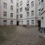 Mokotow Studio - Top Location, Tram&Shops Nearby - By Rentujemy