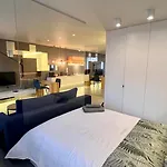 Modzelewskiego, Metro Wierzbno, Free Parking, 100Mbps Wi-Fi, Remote-Ready