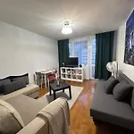 Marszalkowska Street Centrum Netflix