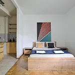 Urbannestgroup - Marszalkowska 140