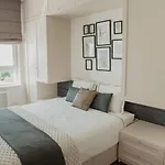 Modern Apartment With Parking Near Metro Kabaty By Noclegi Renters