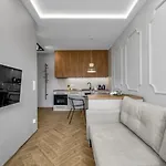 Stylish Wola Apartment - 30M2, Trams Nearby - By Rentujemy