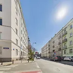 Bright Apartments With Air Conditioning Near The Copernicus Science Center In Warsaw By Noclegi Renters
