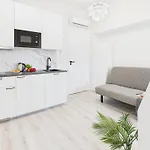 Bright Apartments With Air Conditioning Near The Copernicus Science Center In Warsaw By Noclegi Renters