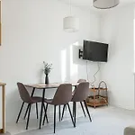 Rentplanet - Apartament Sniadeckich