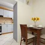 Old Town Apartment Next To Metro By Noclegi Renters