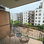Premium 1Bd Apartment With Private Balcony In Mlynow