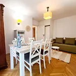 Peaceful 3-Room Flat By The Old Town