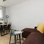 Family Apartment Near Old Town By Noclegi Renters